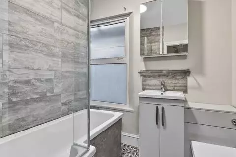 1 bedroom in a house share to rent – pohled 5