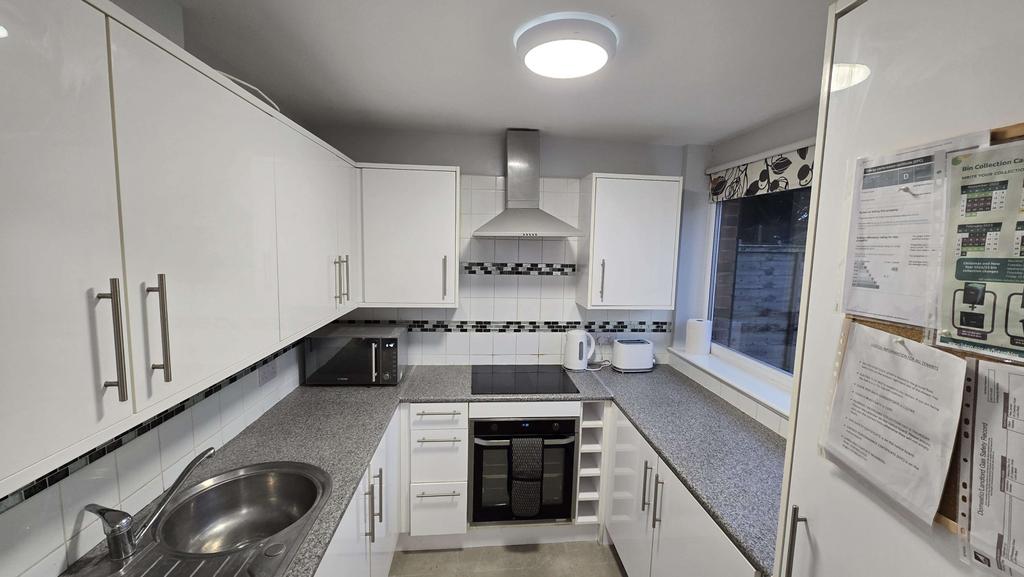 ALL BILLS INCLUSIVE Beautiful 6 bedroom professio