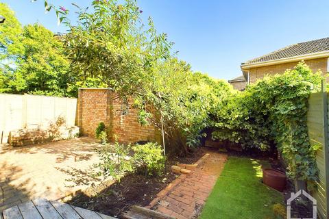 2 bedroom terraced house to rent, Bushy Close, Bletchley, MK3