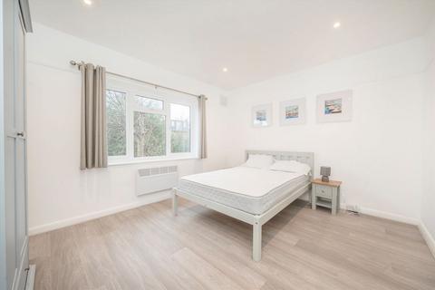 2 bedroom flat to rent, Cavendish Avenue, London W13