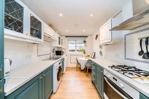 2 bedroom flat for sale, Winchester Close, London SE17