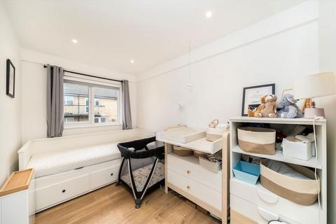 2 bedroom flat for sale, Winchester Close, London SE17