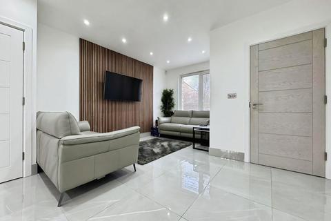 4 bedroom terraced house to rent, Camborne Road, Edgware, HA8