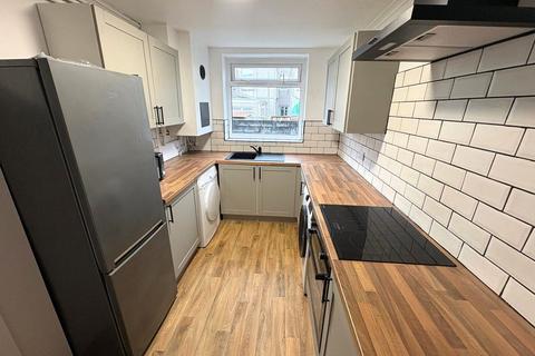 5 bedroom terraced house to rent, Cromwell Street, Swansea, SA1