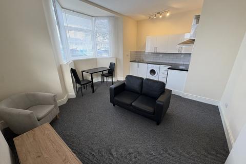 1 bedroom apartment to rent, St Helens House, St Helens Crescent, Swansea