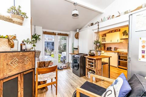 3 bedroom terraced house for sale, Mayles Road, Milton