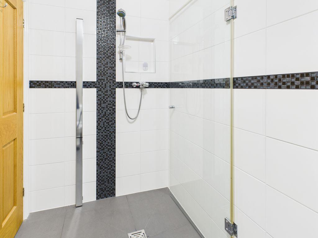 Main En-Suite