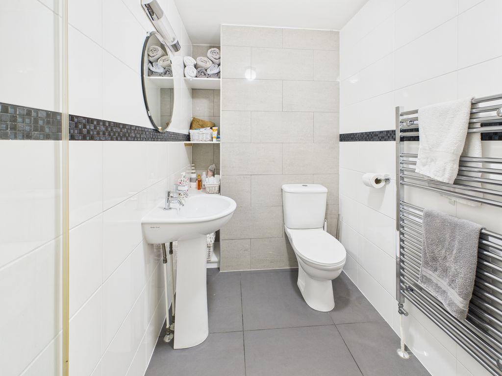 Main En-Suite