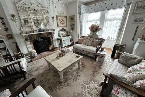4 bedroom detached house for sale, Woodhill Road, Colwyn Bay