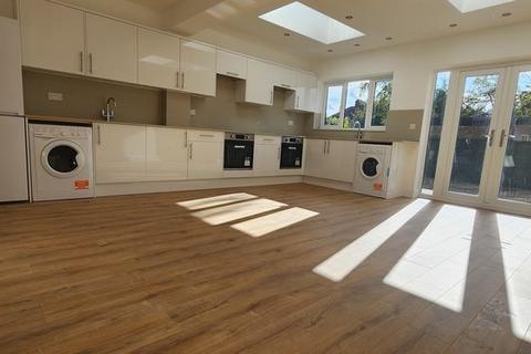 Property to rent, Edmonton N9