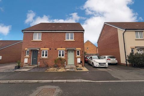 2 bedroom semi-detached house to rent, Spinners Road, Gloucester
