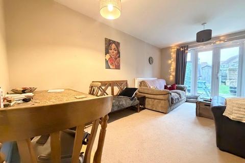 2 bedroom semi-detached house to rent, Spinners Road, Gloucester