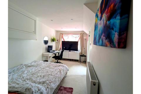 4 bedroom terraced house for sale, Tangmere Crescent, Hornchurch, RM12