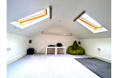 4 bedroom terraced house for sale, Tangmere Crescent, Hornchurch, RM12