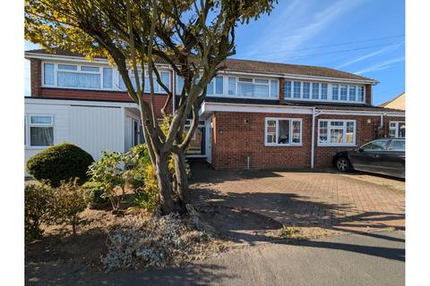 4 bedroom terraced house for sale, Tangmere Crescent, Hornchurch, RM12