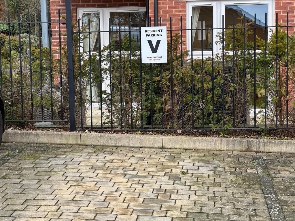 Easy Forecourt Parking