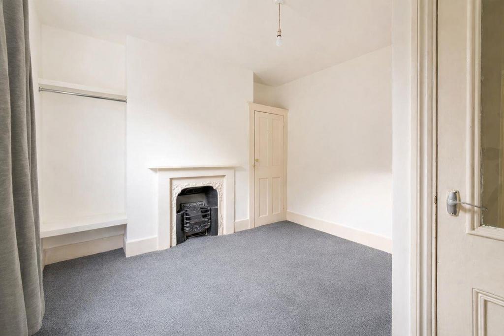 21a Gloucester bedroom 2.jpg