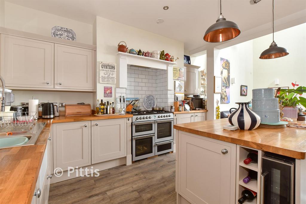 Kitchen/ Dining Area