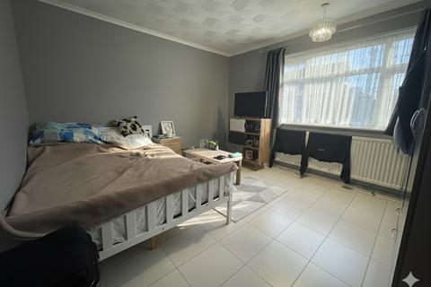 undefined, Staveley Road, Luton, Bedfordshire, LU4 0DG
