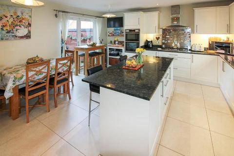4 bedroom detached house for sale, Bletchley, Milton Keynes MK3