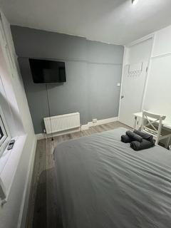 House share to rent, London NW11