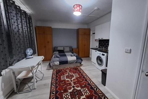 House share to rent, London NW11