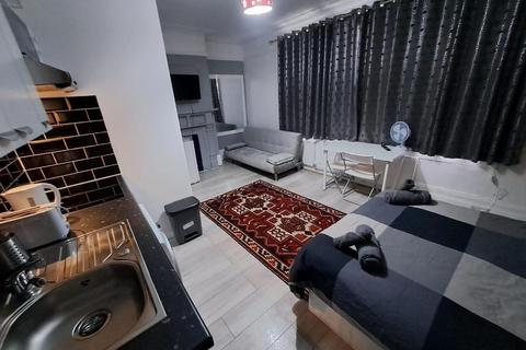 House share to rent, London NW11