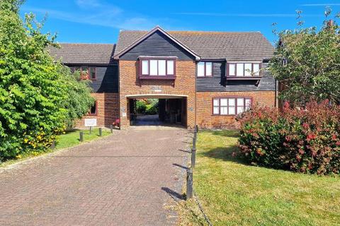 2 bedroom flat for sale, Elizabeth Court, High Street, Bembridge, Isle of Wight, PO35 5SN