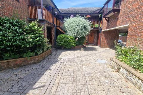 2 bedroom flat for sale, Elizabeth Court, High Street, Bembridge, Isle of Wight, PO35 5SN