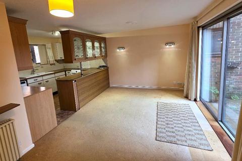 2 bedroom flat for sale, Elizabeth Court, High Street, Bembridge, Isle of Wight, PO35 5SN