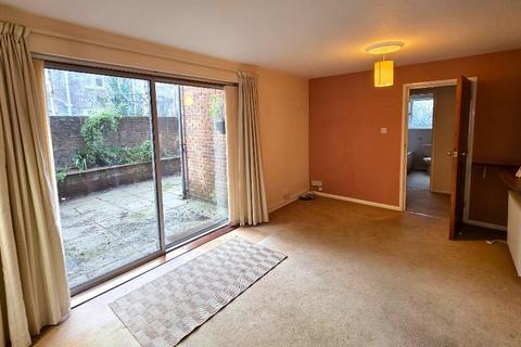 2 bedroom flat for sale, Elizabeth Court, High Street, Bembridge, Isle of Wight, PO35 5SN