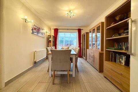 3 bedroom bungalow for sale, Warden Hill Road, Warden Hills, Luton, Bedfordshire, LU2 7AF