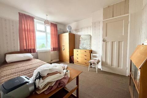 3 bedroom semi-detached house for sale, Warden Hill Road, Warden Hills, Luton, Bedfordshire, LU2 7AF