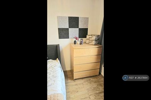 1 bedroom in a flat share to rent, Churchill Lodge, London, SW16