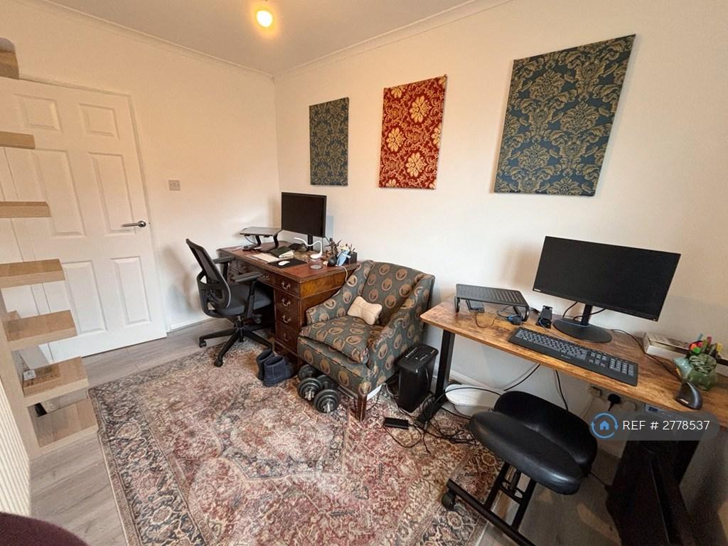 2nd Bedroom / Office