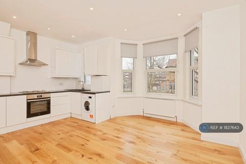 2 bedroom flat to rent, Valmar Road, London, SE5