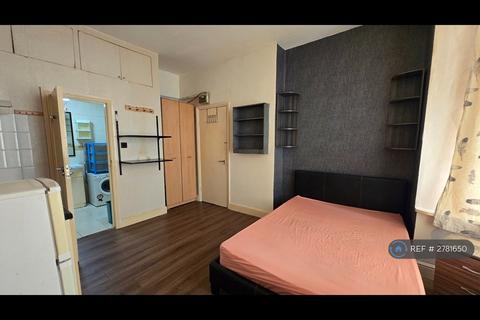 Studio to rent, Sunny Gardens Road, London, NW4