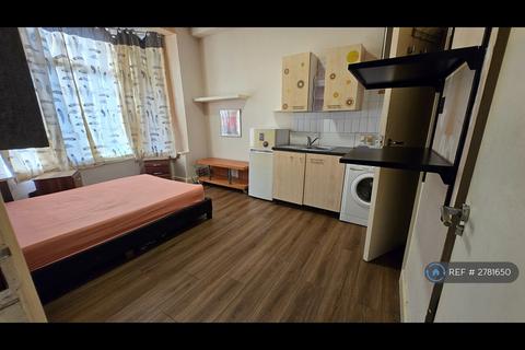 Studio to rent, Sunny Gardens Road, London, NW4