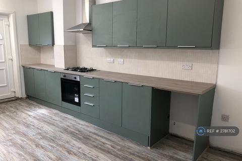 2 bedroom terraced house to rent, Grouse Street, Rochdale, OL12