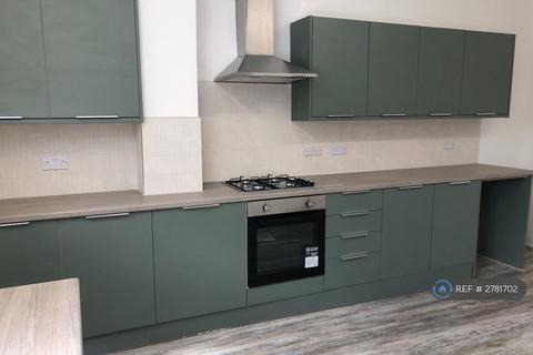 2 bedroom terraced house to rent, Grouse Street, Rochdale, OL12