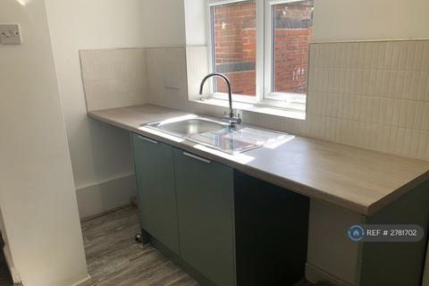 2 bedroom terraced house to rent, Grouse Street, Rochdale, OL12