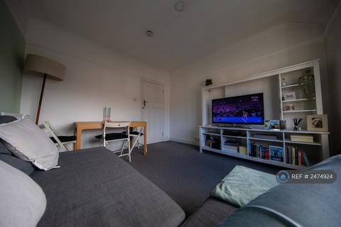 1 bedroom in a flat share to rent, Norbiton Hall, Kingston Upon Thames, KT2