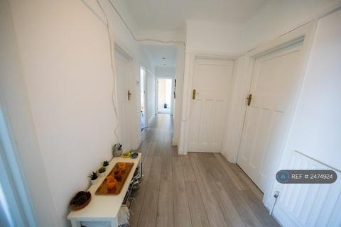 1 bedroom in a flat share to rent, Norbiton Hall, Kingston Upon Thames, KT2