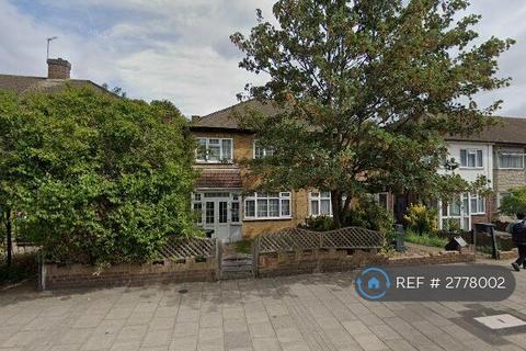 3 bedroom semi-detached house to rent, Ley Street, Ilford, IG2