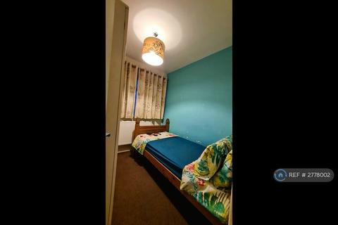 3 bedroom semi-detached house to rent, Ley Street, Ilford, IG2