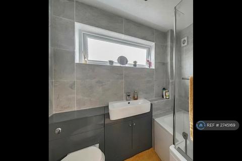 3 bedroom semi-detached house to rent, Mandarin Way, Cheltenham, GL50