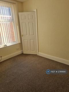 2 bedroom flat to rent, Westmorland Avenue, Blackpool, FY1