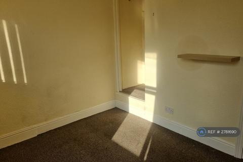 2 bedroom flat to rent, Westmorland Avenue, Blackpool, FY1
