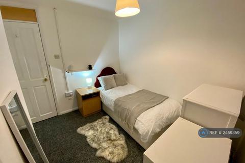 1 bedroom in a house share to rent, Balmoral Close, Slough, SL1