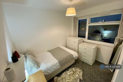 1 bedroom in a house share to rent, Balmoral Close, Slough, SL1